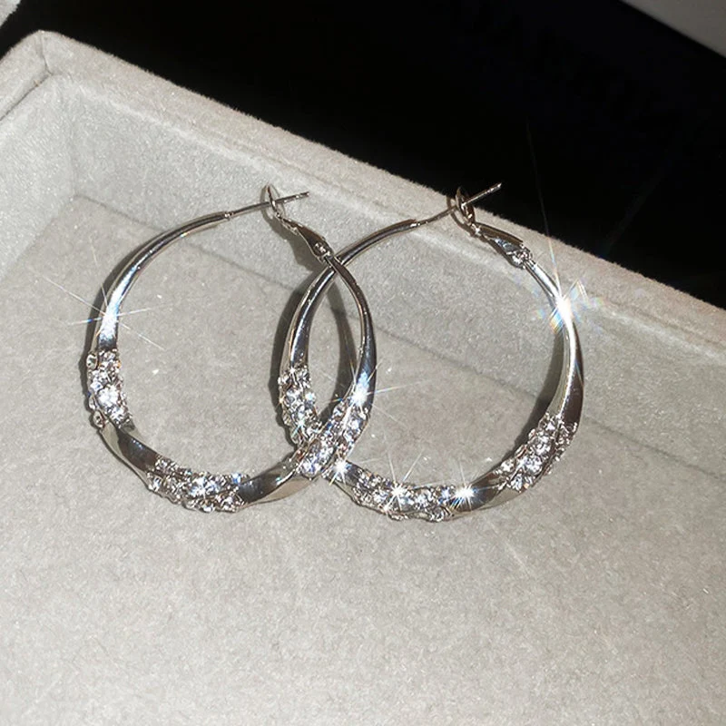 Cirkel oorbellen van 32 mm met zirkonia
