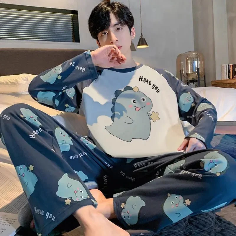 Herenpyjamaset met Koreaans ruitpatroon, bestaande uit een top met lange mouwen en een broek.