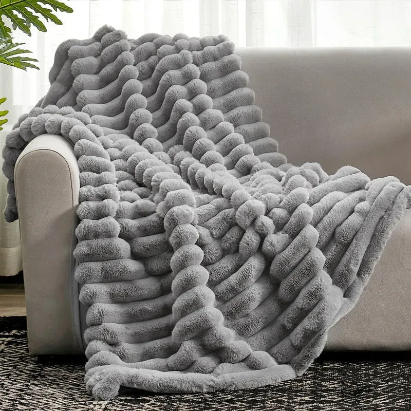 Luxurious plush blanket with ribbed pattern