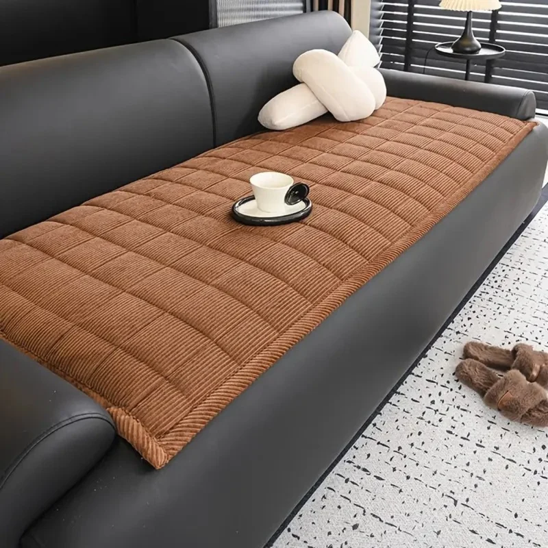 Decorative washable quilted throw – Functional protection against sofa and living area scratches