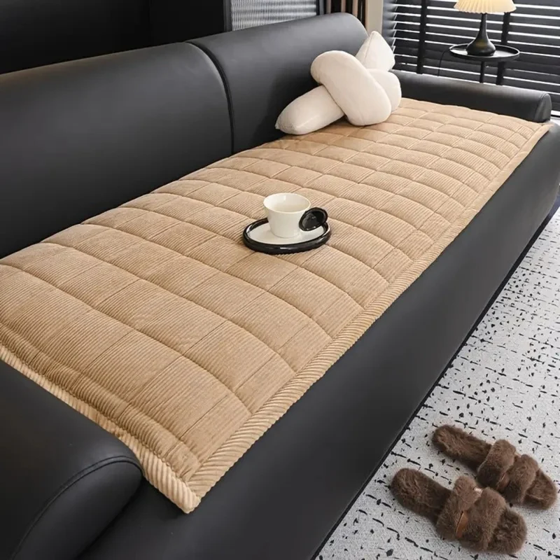 Decorative washable quilted throw – Functional protection against sofa and living area scratches
