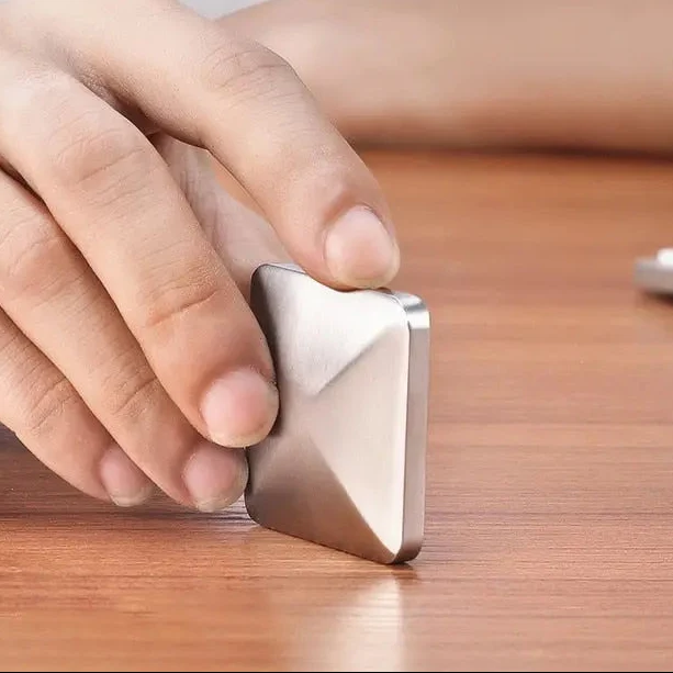 Fidget Flip Speelstuk – Verzwaard Metaal, Soepele Rotatie & Compact Formaat