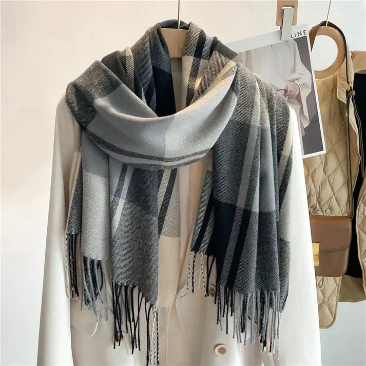 Luxury women's scarf made of cashmere and wool for winter