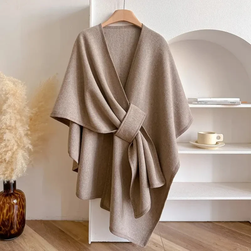 Versatile windproof women's coat for every occasion